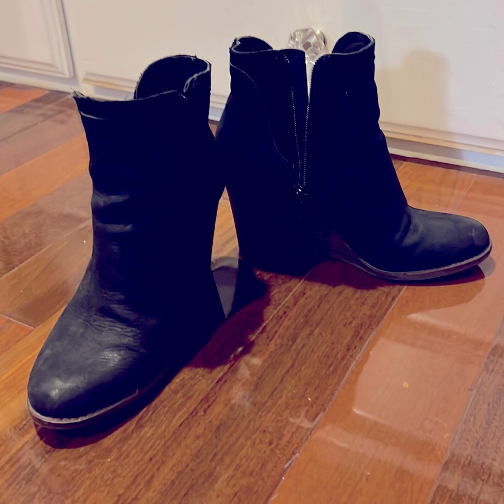 Lucky bootie wedge heel